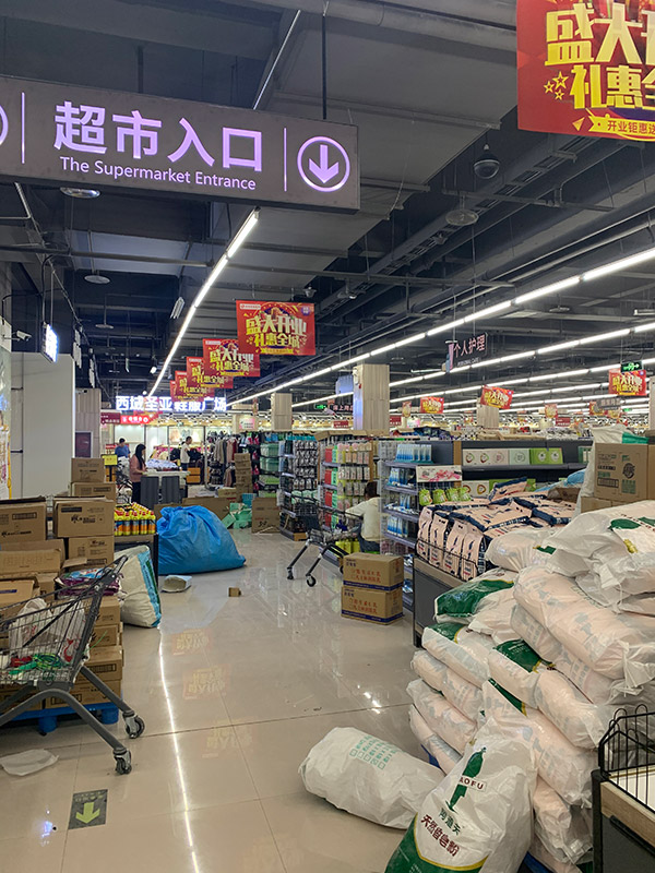 郑州西域圣亚超市货架案例