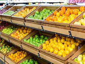 超市水果区货架